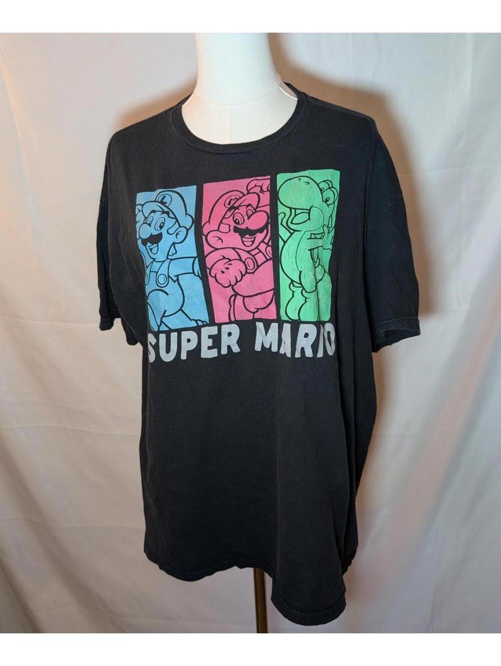 Super Mario Black Graphic T-Shirt with Mario, Luigi, and Yoshi Men's XL